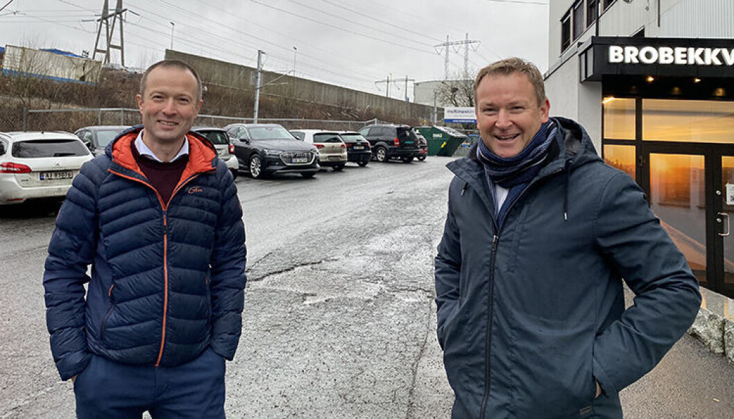 SAMARBEIDSPARTNERE: – Håndverksgruppens offensive tilnærming til markedet passer oss utmerket, sier konsernsjef Tore Buer i Buer Gruppen. Her sammen med Håndverksgruppens konsernsjef Øyvind Emblem. SAMARBEIDSPARTNERE: – Håndverksgruppens offensive tilnærming til markedet passer oss utmerket, sier konsernsjef Tore Buer i Buer Gruppen. Her sammen med Håndverksgruppens konsernsjef Øyvind Emblem.