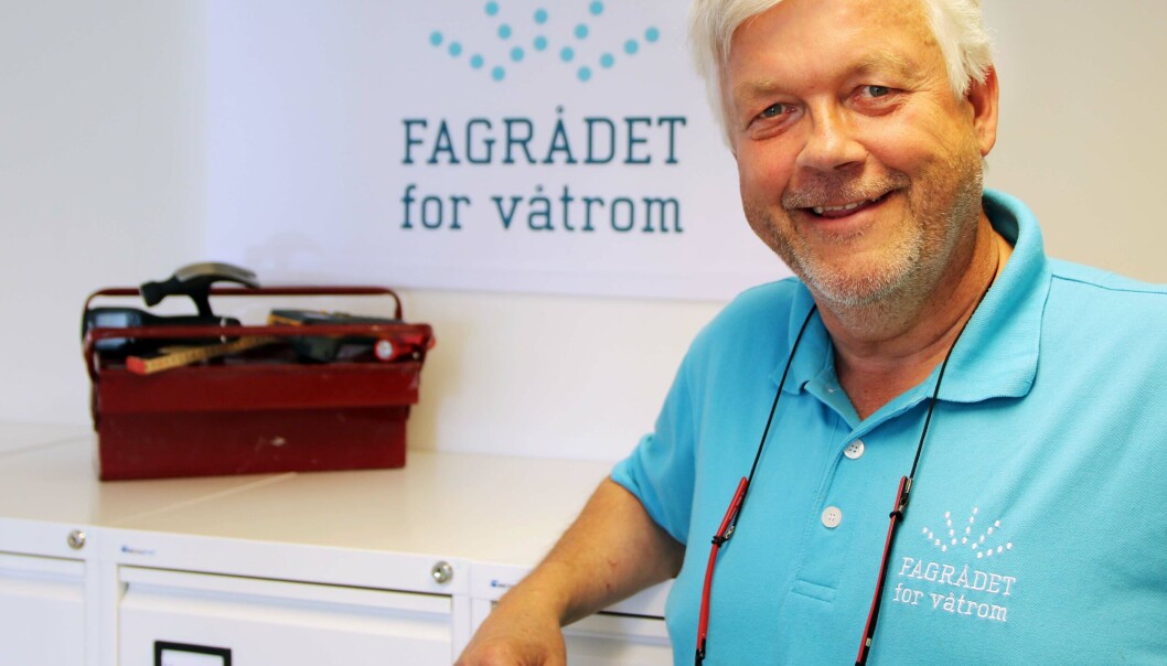 HAR VERKTØYET: Cato Ove Karlsen har verktøyet – våtromsnormen – og lurer på hvorfor ikke enda flere bruker det. HAR VERKTØYET: Cato Ove Karlsen har verktøyet – våtromsnormen – og lurer på hvorfor ikke enda flere bruker det.