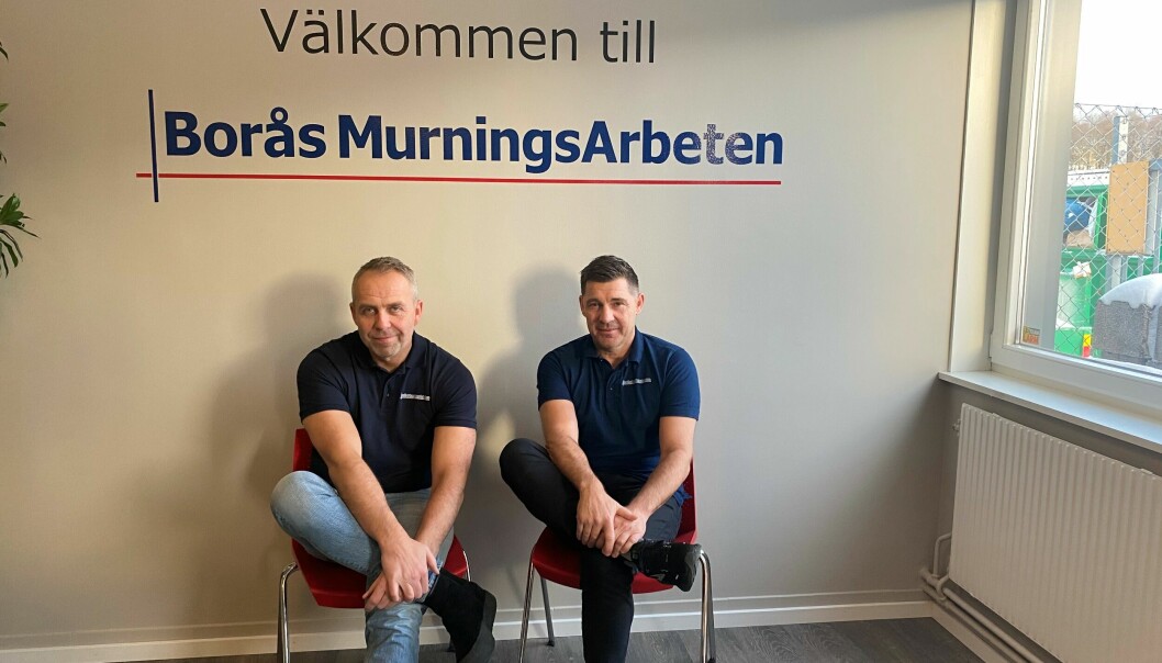 INNLEMMES: Eierne Ralf Lidberg (t.v) og Ulf Johansson i Borås Murningsarbeten blir nå en del av Håndverksgruppen. Dette blir det fjerde svenske selskapet som inngår i konsernet.