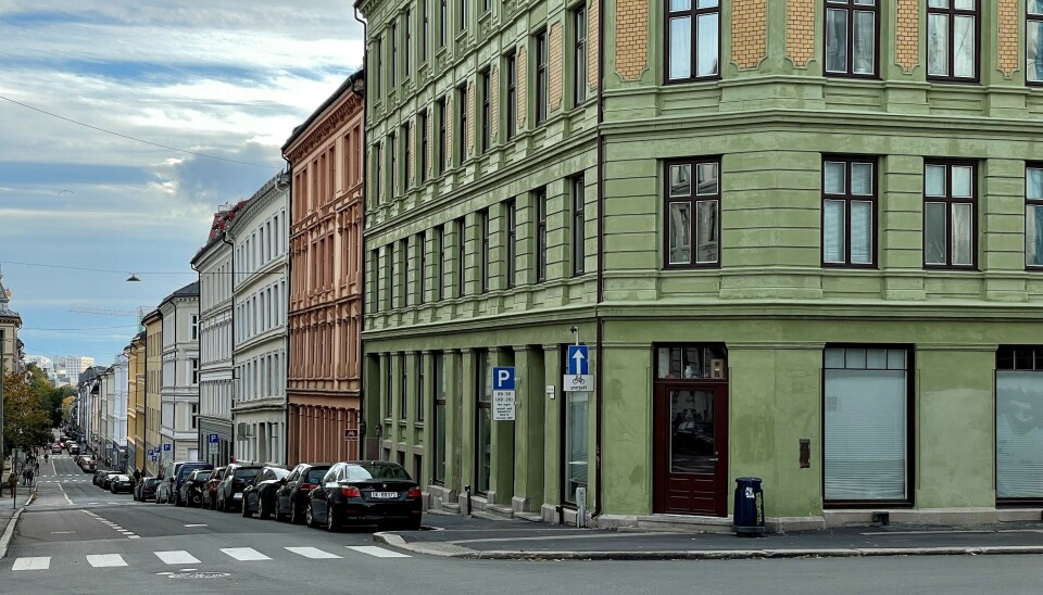 FARGEPALETT: – Vi ønsker å ta det fra starten av og gradvis bygge opp byens fargepalett ved å se på fargehistorikken til byggene i de forskjellige bydelene. Her fra Grünerløkka i Oslo, som ifølge Kine Angelo er et eksempel på variert og levende fargesetting.