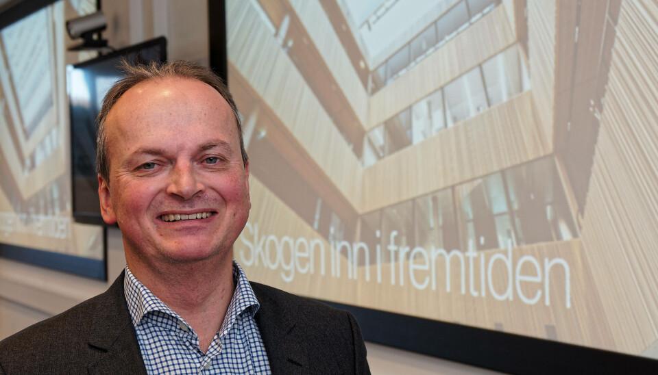 STØVFRITT: Tre i maling og epoksy gjør ikke bare produktene mer miljøvennlige, men sørger også for mindre støv, ifølge Hugo Harstad i Norske Skog.
