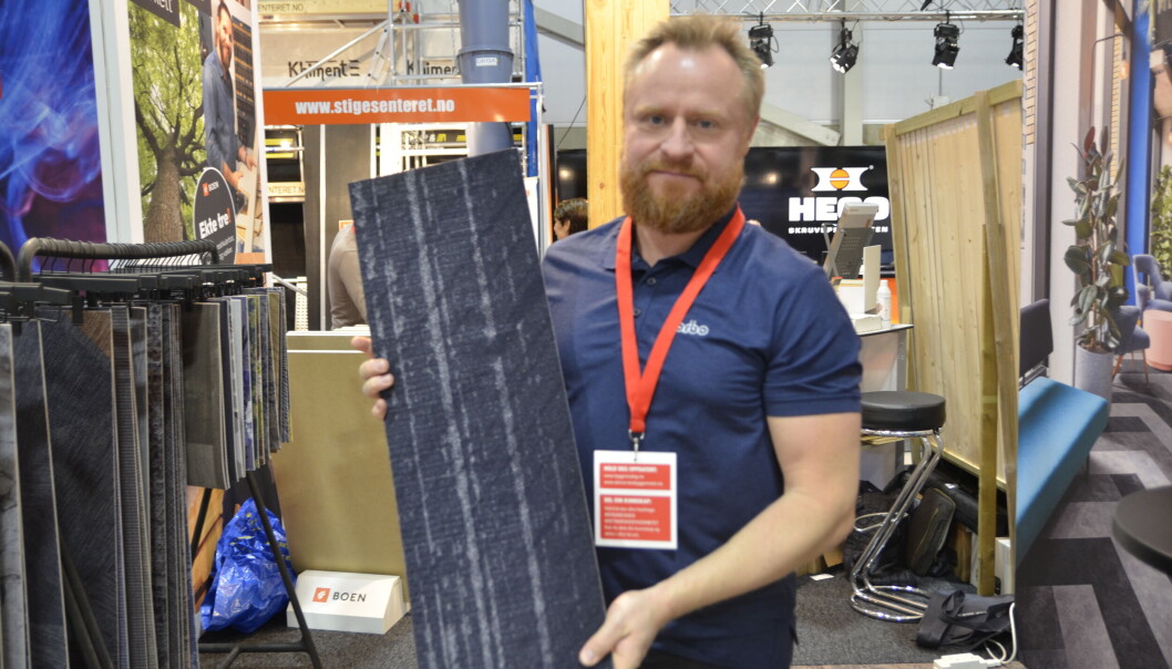 SMUSSAVVISENDE: Flotex er smussavvisende, noe som vil se at man lett får bort for eksempel kaffe og rødvinsflekker, forteller Raymond Sandvik, KAM i Forbo. SMUSSAVVISENDE: Flotex er smussavvisende, noe som vil se at man lett får bort for eksempel kaffe og rødvinsflekker, forteller Raymond Sandvik, KAM i Forbo.