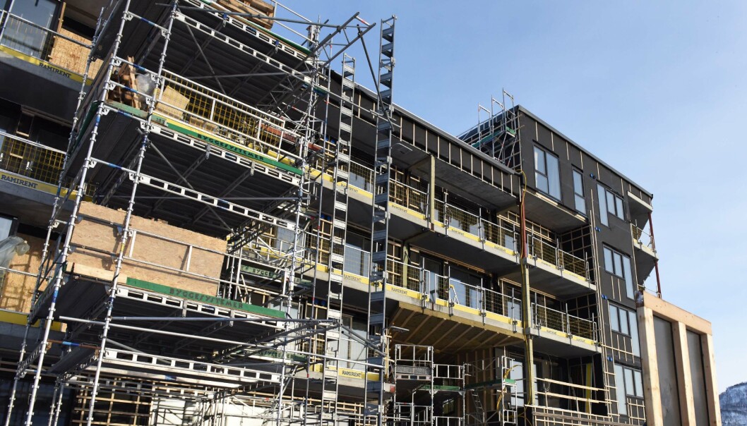 VIL FORBY INNLEIE: Norske byggeplasser vil, om regjeringen får det som den vil, preges av flere fast ansatte i fremtiden. VIL FORBY INNLEIE: Norske byggeplasser vil, om regjeringen får det som den vil, preges av flere fast ansatte i fremtiden.