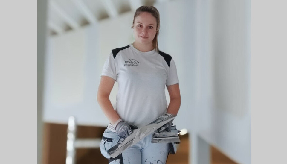 AMBASSADØR: Johanna Rosenlund og Røros Malerservice jobber aktivt med rekruttering, ikke minst på sosiale medier. – Vi lager kule videoer med musikk til som vi legger ut, forteller den engasjerte maleren.