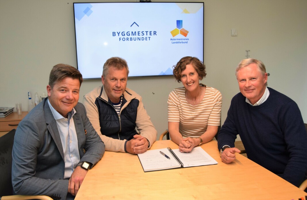 Nå skal den nye landsforeningen for bygghåndverksfag etableres.
Fra venstre: Knut Strand Jacobsen (Byggmesterforbundet), Thor Steinar Sandvik (Byggmesterforbundet) Anna Furhoff Jensen (MLF) og Stein Hesstvedt (MLF). Nå skal den nye landsforeningen for bygghåndverksfag etableres.
Fra venstre: Knut Strand Jacobsen (Byggmesterforbundet), Thor Steinar Sandvik (Byggmesterforbundet) Anna Furhoff Jensen (MLF) og Stein Hesstvedt (MLF).