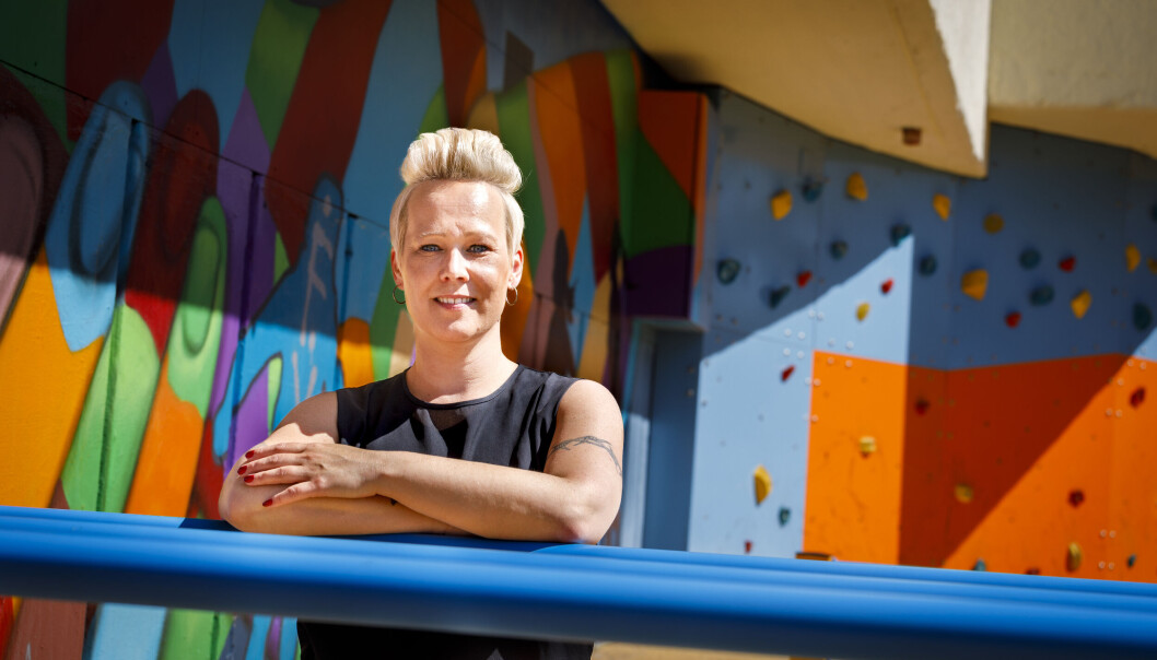TRIVSEL OG GLEDE: Med farger kommer folk. Og med folk kommer trivsel og trygghet. Det er området ved klatreveggen på Enerhaugen et eksempel på, mener Hanne Terese Støverud i Plan- og bygningsetaten i Oslo. TRIVSEL OG GLEDE: Med farger kommer folk. Og med folk kommer trivsel og trygghet. Det er området ved klatreveggen på Enerhaugen et eksempel på, mener Hanne Terese Støverud i Plan- og bygningsetaten i Oslo.