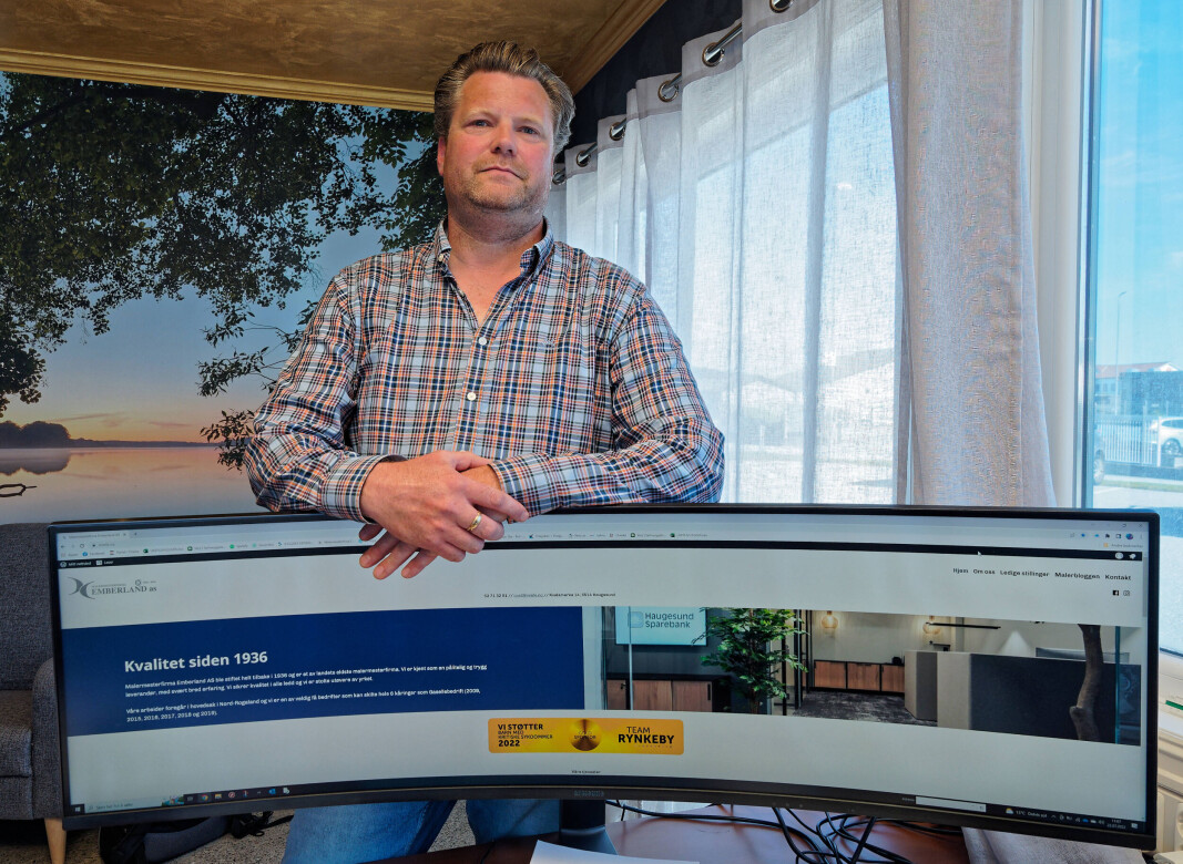 HELSVART: Nå er både hjemmesiden og alle systemene tilbake hos Rune Kjelsnes og Malermesterfirma Emberland. I fjor var det helsvart. Bokstavelig talt. HELSVART: Nå er både hjemmesiden og alle systemene tilbake hos Rune Kjelsnes og Malermesterfirma Emberland. I fjor var det helsvart. Bokstavelig talt.