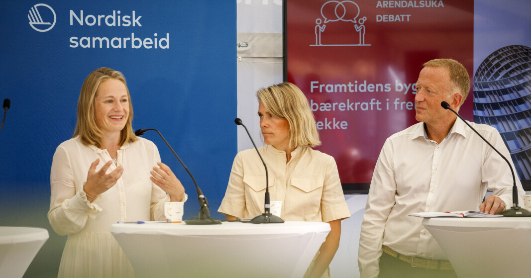 PANEL MED BÆREKRAFT: Fra venstre: Guro Hauge i BNL, Anna Elisabeth Bull i Doga og Harald Vaagaasar Nikolaisen i Statsbygg diskuterte hvordan byggenæringen kan bli mer klimavennlig, invitert av Nordisk ministerråd. PANEL MED BÆREKRAFT: Fra venstre: Guro Hauge i BNL, Anna Elisabeth Bull i Doga og Harald Vaagaasar Nikolaisen i Statsbygg diskuterte hvordan byggenæringen kan bli mer klimavennlig, invitert av Nordisk ministerråd.