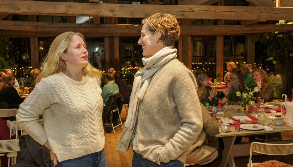 FORTSATT VIKTIG: Før murer Lise Marie Sommerstad ble invitert til å være med i Håndverksdamene i Vestfold av Anna Furhoff Jensen, hadde hun aldri før møtt en kvinne med mesterbrev. Begge mener fellesskapet fyller en veldig viktig funksjon.