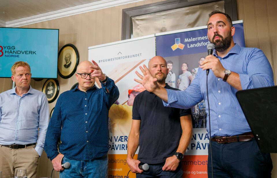 SAMARBEID MOT A-KRIM: Styreleder Audun Otterstad (t.h.) i Fair Play Bygg Norge ønsker seg bedre informasjonsflyt mellom dem som skal bekjempe kriminalitet i byggebransjen. Fra venstre: Økokrim-sjef Pål Lønseth, stortingspolitiker Per Vidar Kjølmoen og Fellesforbundets Joachim Espe.