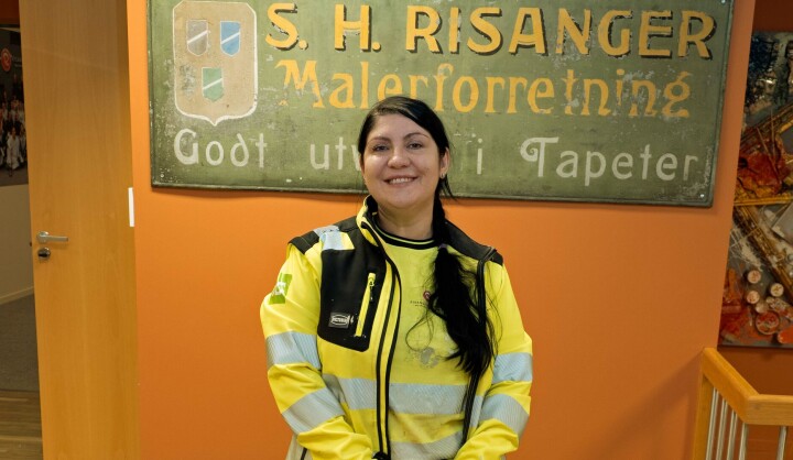 ÅPNE ARMER: I begrunnelsen for integreringsprisen i Haugesund trekkes det frem en reportasje i Haugesunds Avis der Krystyna Donchenko og kollega Servet Keles fortalte hvordan de ble tatt imot med åpne armer og hvor mye det har betydd for dem.
