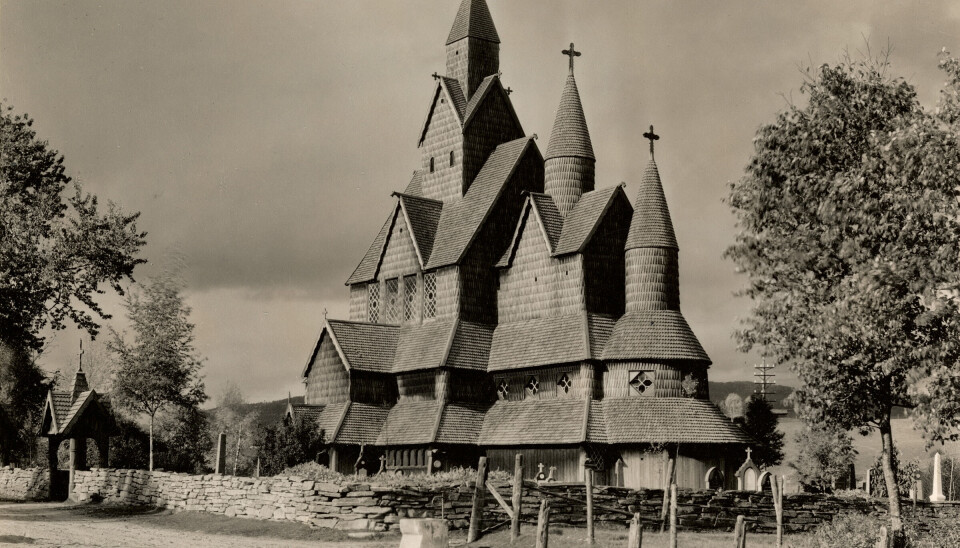 Heddal stavkirke er Norges største stavkirke. Slik så den ut ca. 1900-1910.