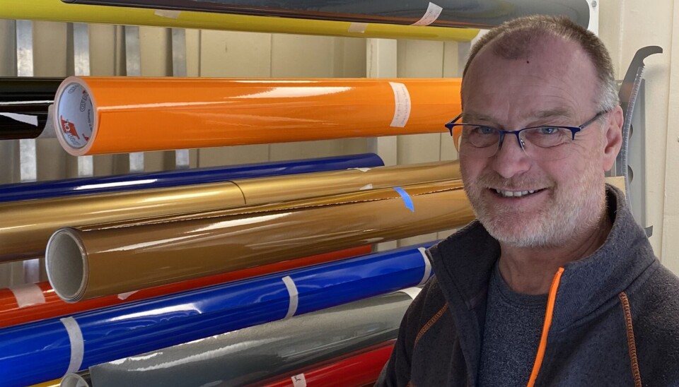 UTVALG: Folien som brukes, kan leveres i flere hundre varianter, viser kursleder Bård Hauger.