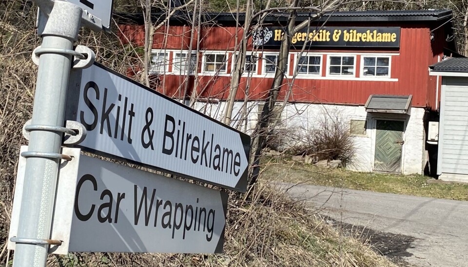 GRORUD: I et litt rufsete område på Grorud i Oslo gjøres det mye nøyaktig foliearbeid.