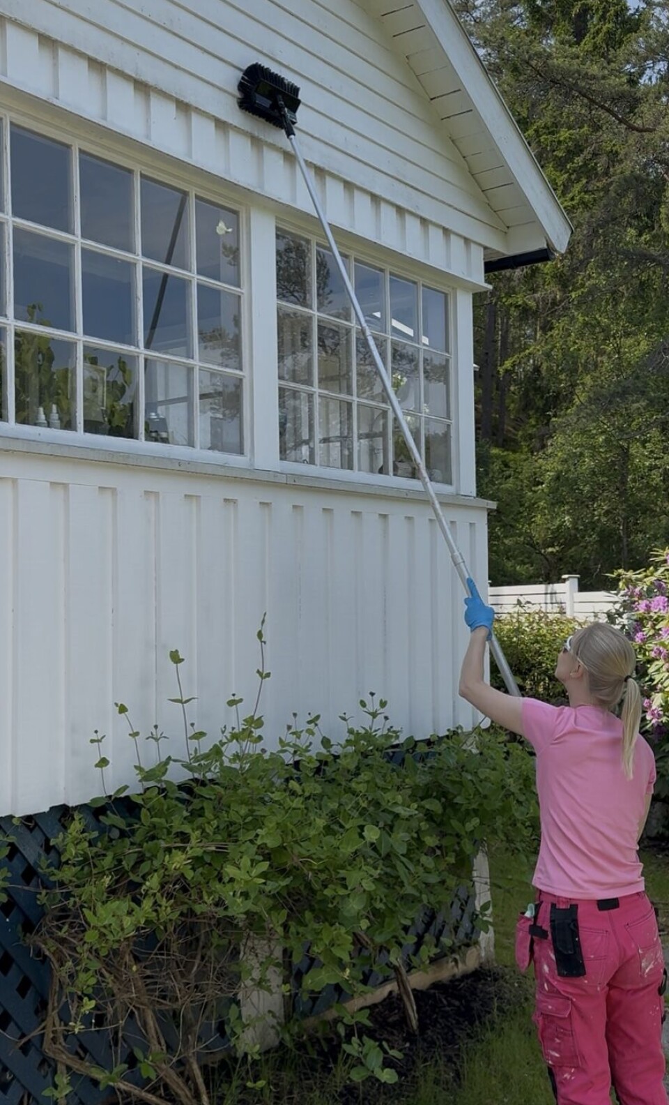 FORLENGERSKAFT: Med forlengerskaft kommer du langt – uten å måtte klatre i en stige.
